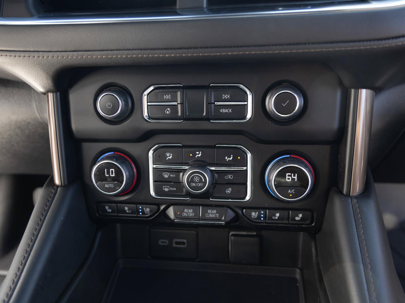 Used 2024 Chevrolet Tahoe High Country w/ Advanced Technology Package AWD/4WD image 30
