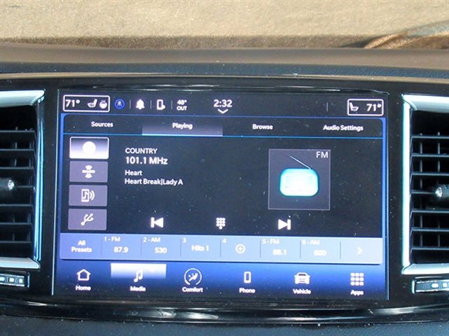 Used 2022 Chrysler Pacifica Touring-L FWD image 26