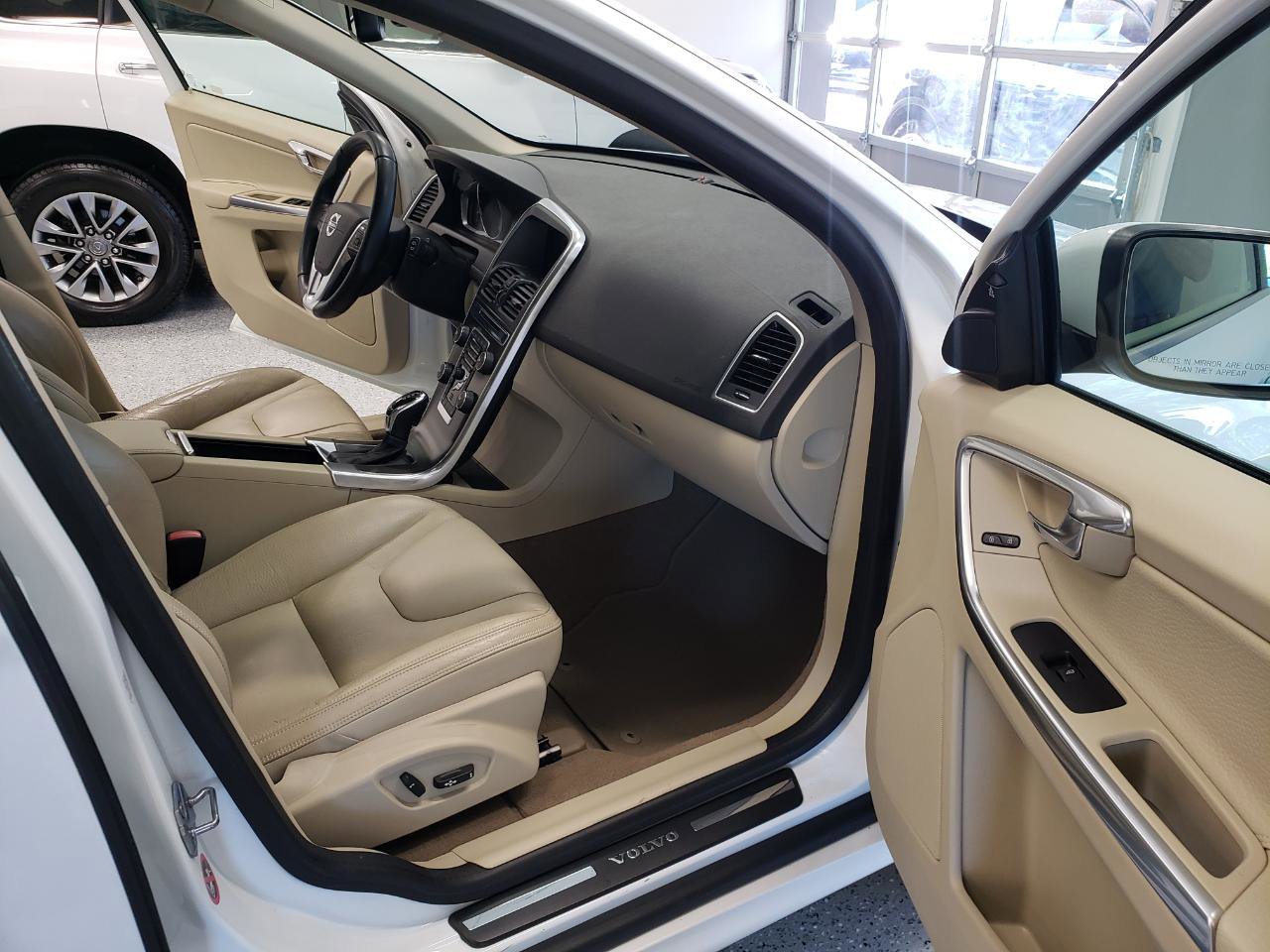 Used 2014 Volvo XC60 3.2 FWD image 11