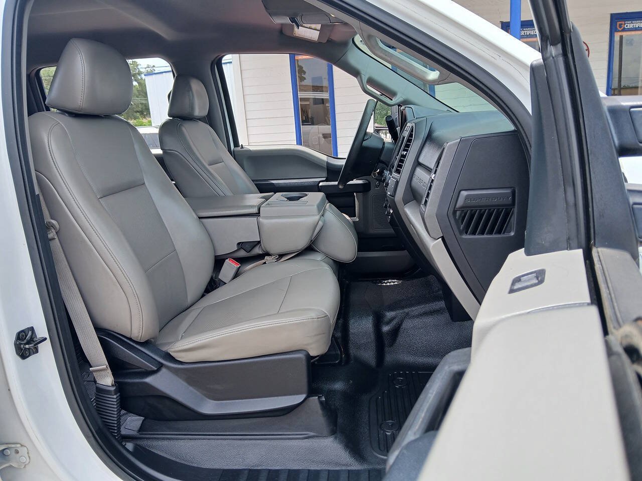 Used 2017 Ford F250 XL w/ Power Equipment Group AWD/4WD image 9