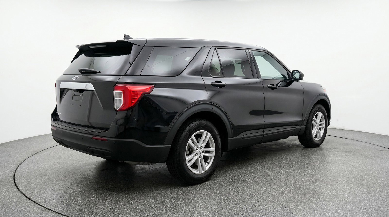 Used 2024 Ford Explorer XLT w/ Equipment Group 202A RWD image 9