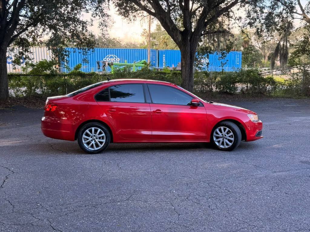Used 2012 Volkswagen Jetta SE FWD image 4