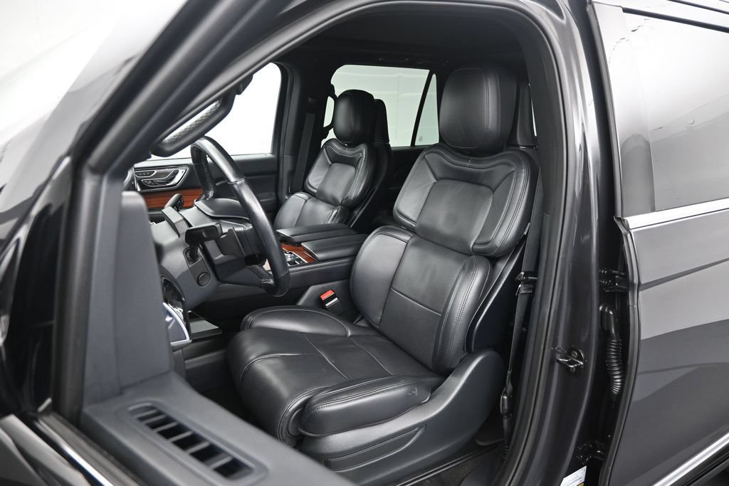 Used 2023 Lincoln Navigator L Reserve AWD/4WD image 8