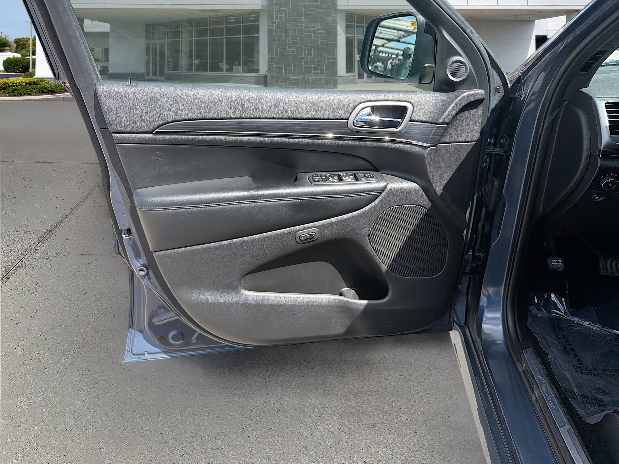 Used 2019 Jeep Grand Cherokee Limited X image 23