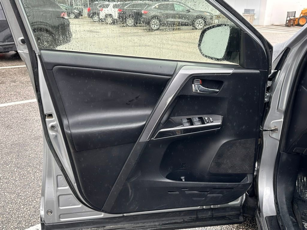 Used 2018 Toyota RAV4 SE w/ Power Extra Value Package AWD/4WD image 12