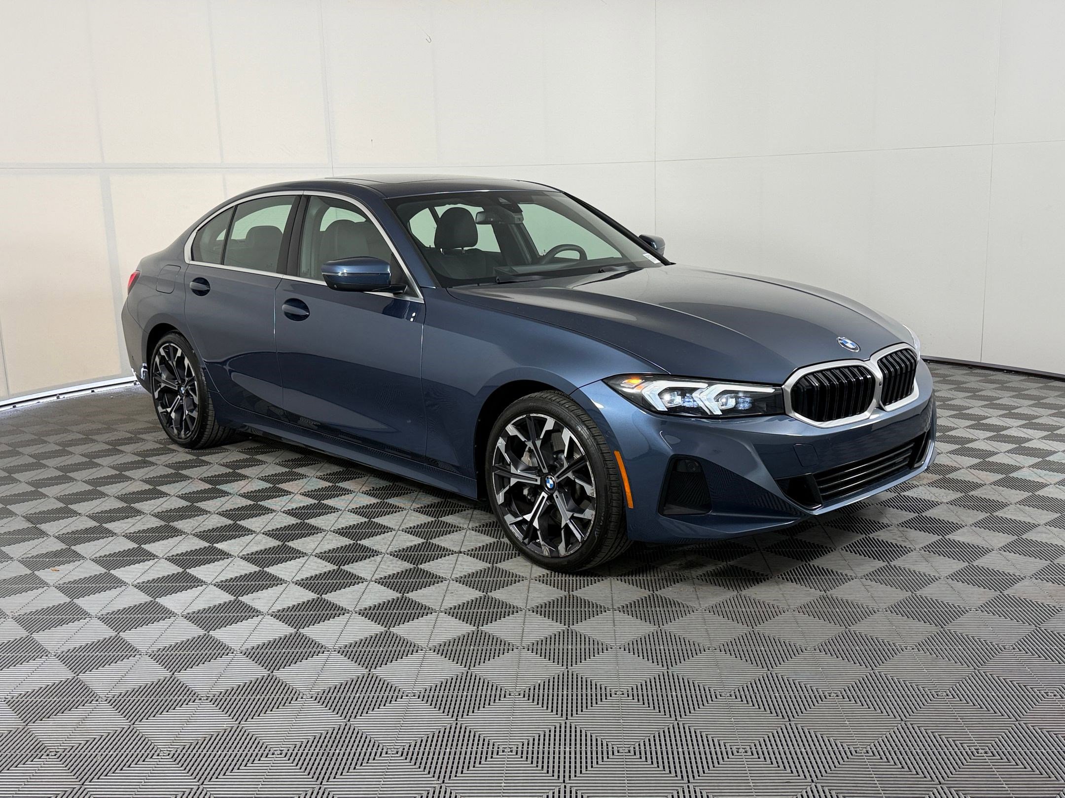 Used 2025 BMW 330i Sedan RWD image 7