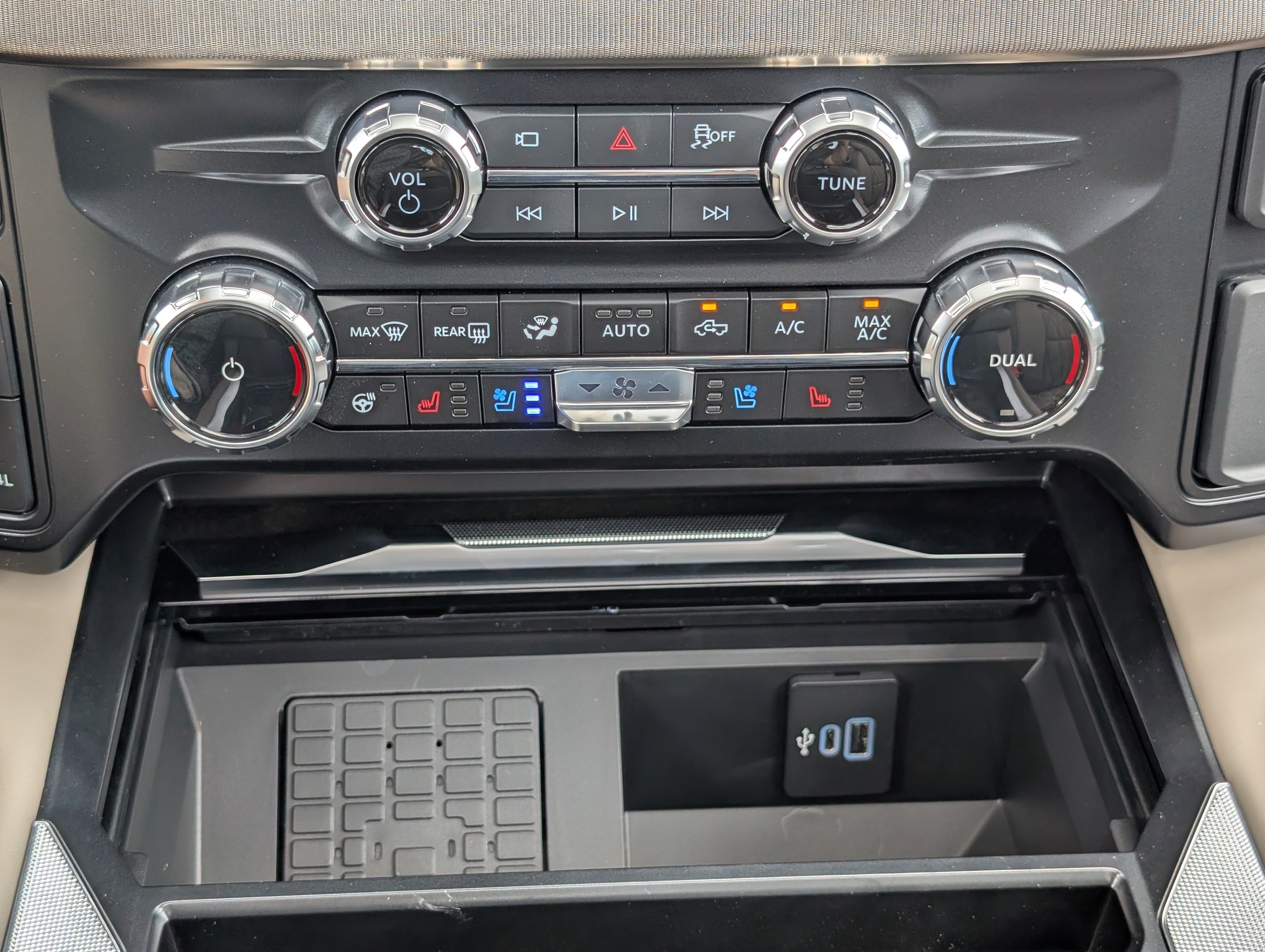 New 2026 Ford F350 Platinum w/ Platinum Plus Package AWD/4WD image 24