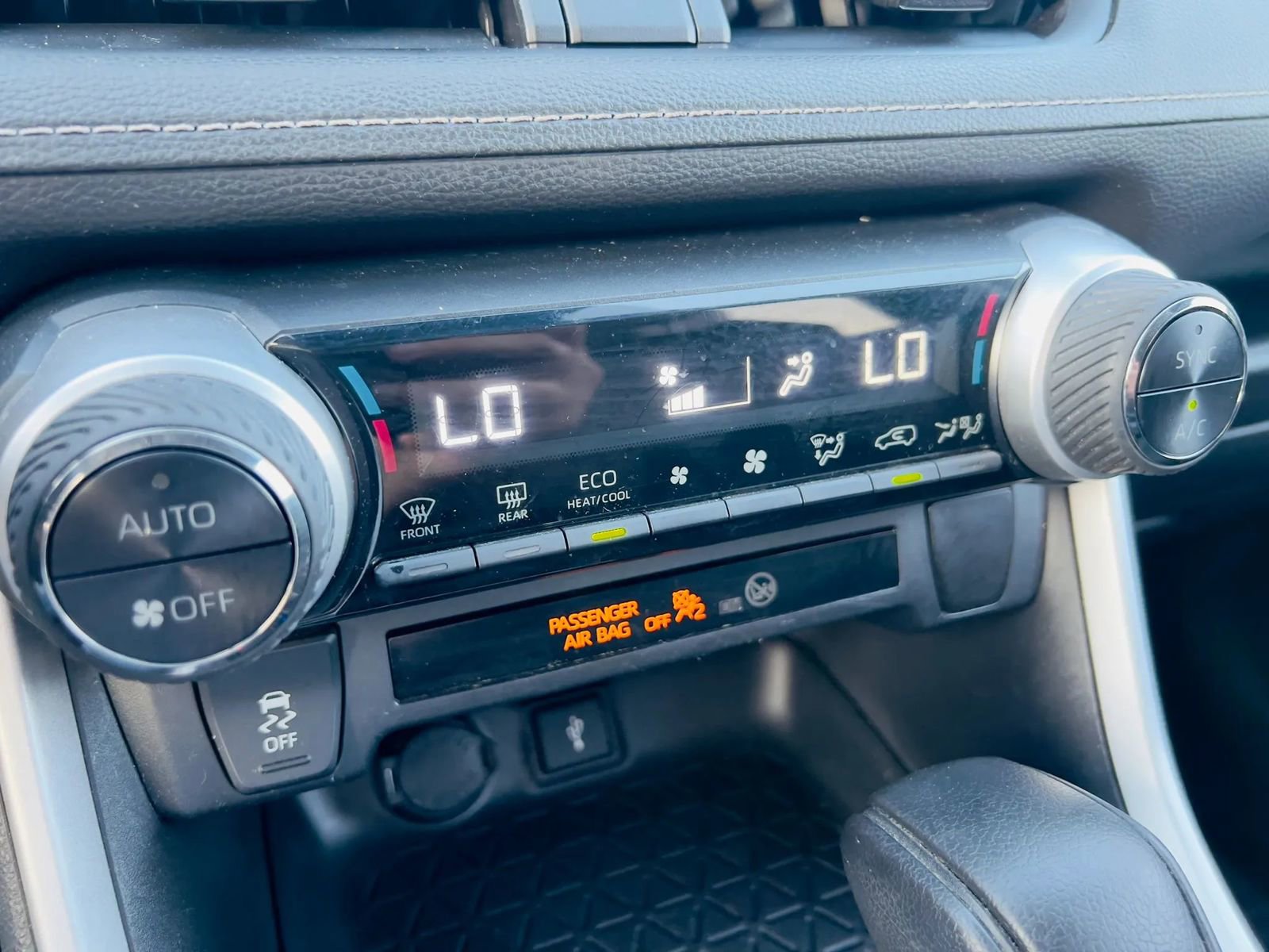 Used 2020 Toyota RAV4 LE w/ All Weather Liner Package image 29