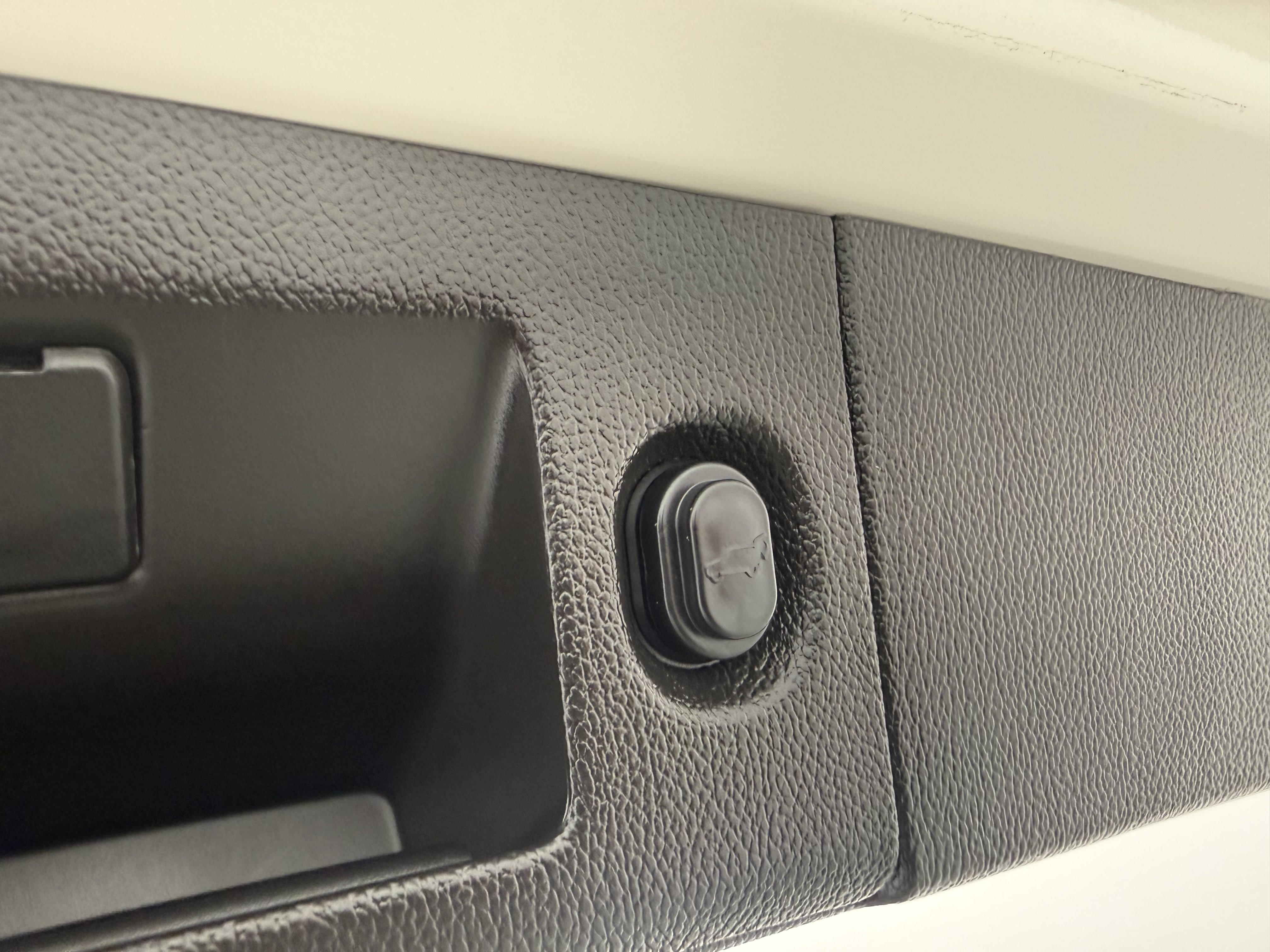 Used 2015 Cadillac Escalade Premium AWD/4WD image 7