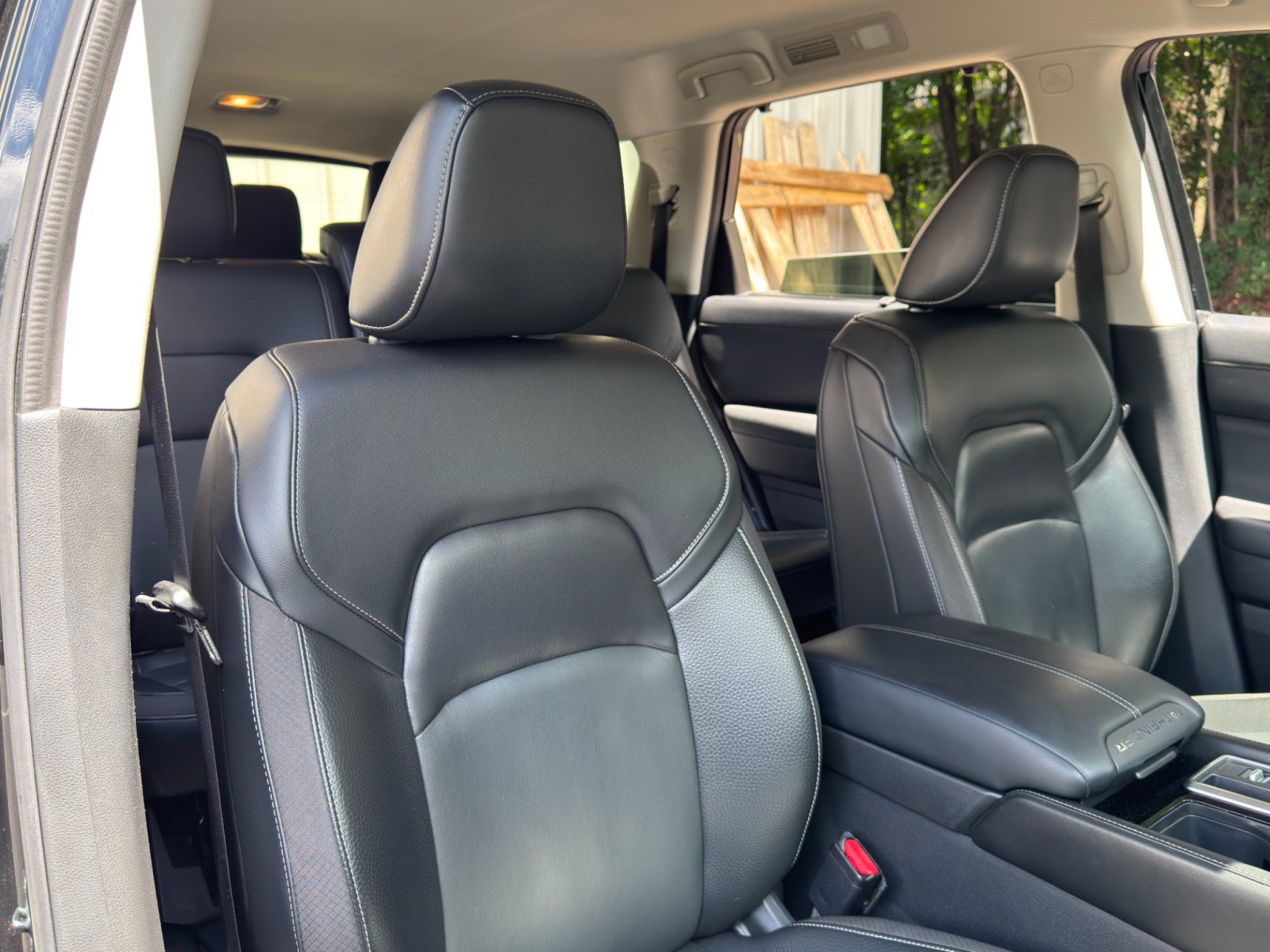 Used 2022 Nissan Pathfinder SL FWD image 35