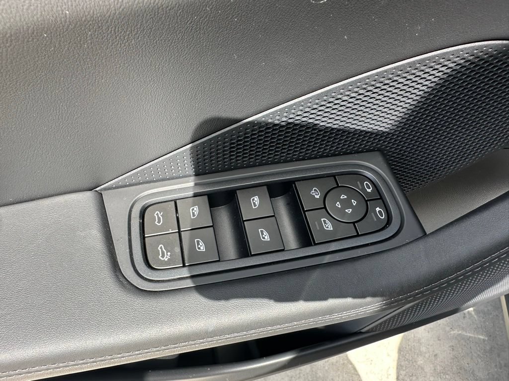 Used 2026 Porsche Macan Electric RWD image 21