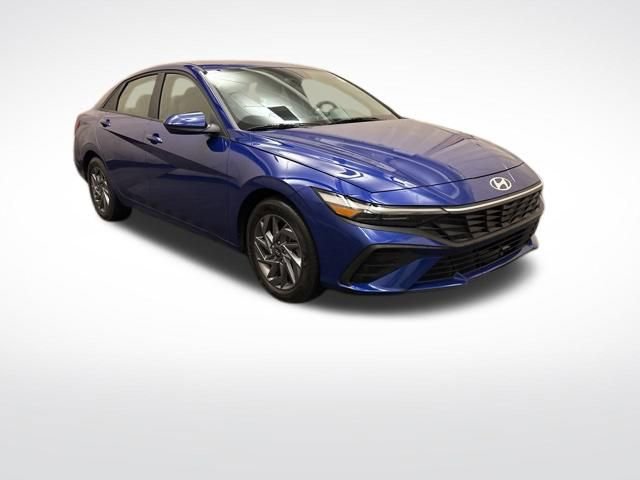 Used 2024 Hyundai Elantra SEL image 3