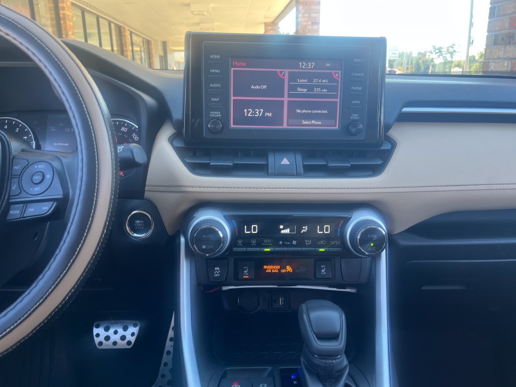 Used 2019 Toyota RAV4 XLE w/ Convenience Package FWD image 18