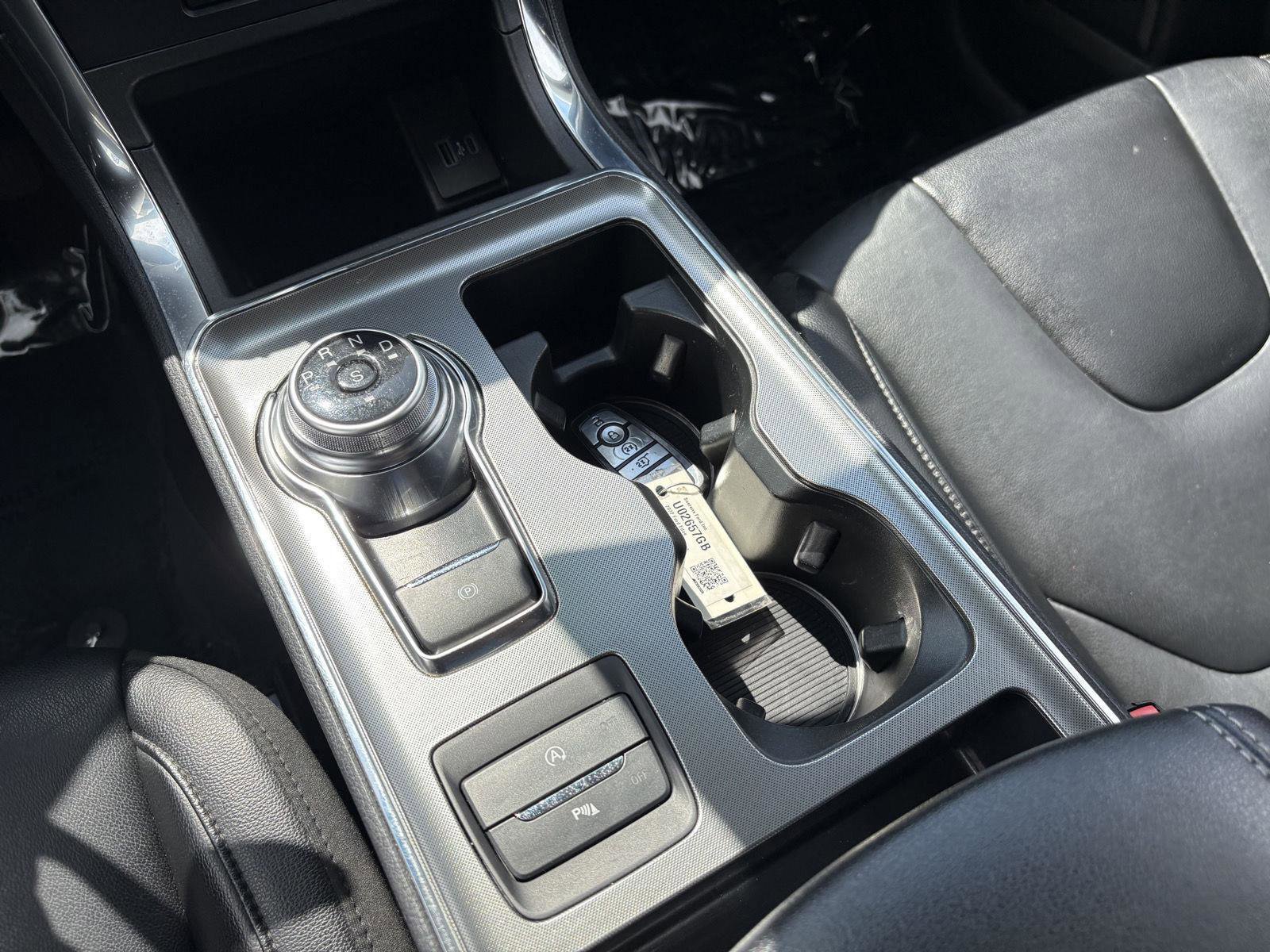 Certified 2022 Ford Edge Titanium AWD/4WD image 14