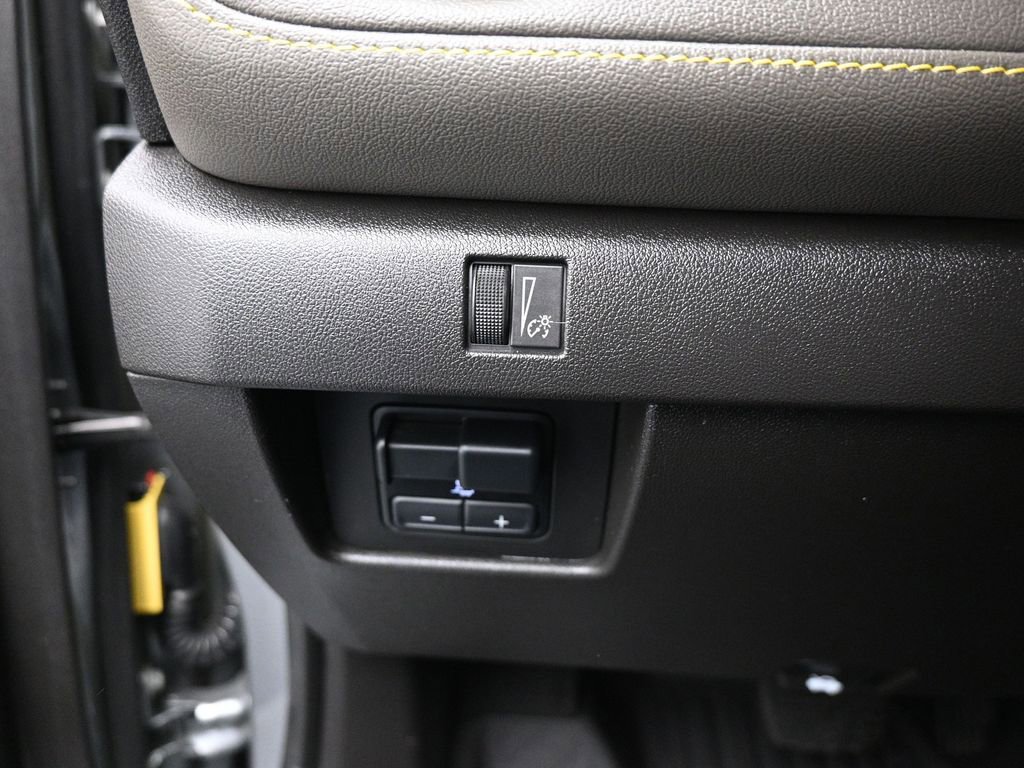 Used 2024 Chevrolet Colorado ZR2 w/ Technology Package image 13