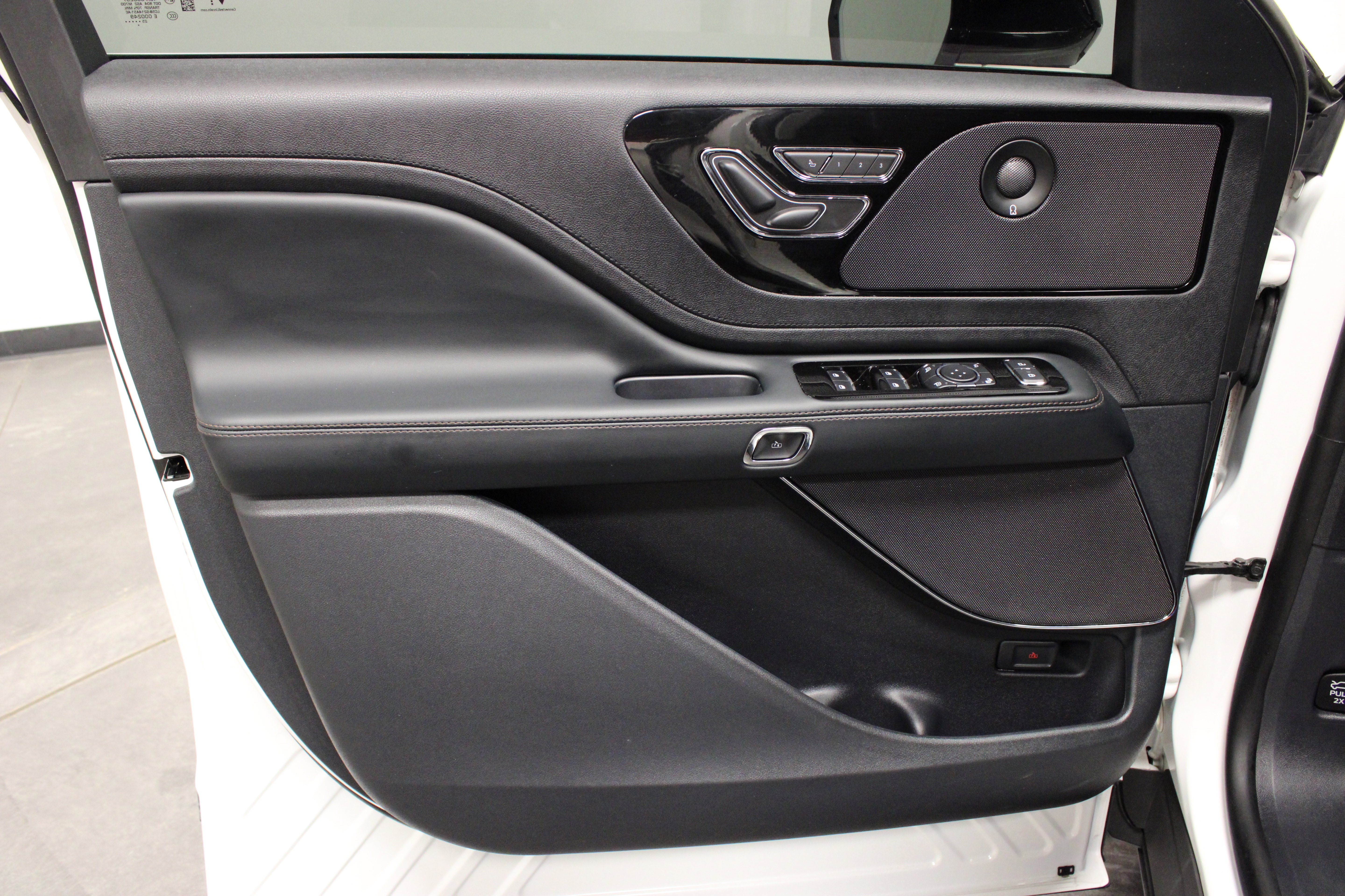 Used 2025 Lincoln Aviator AWD w/ Equipment Group 101A image 21