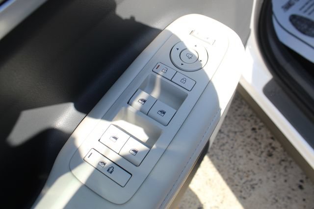 Used 2025 Hyundai Santa Fe Limited AWD/4WD image 9