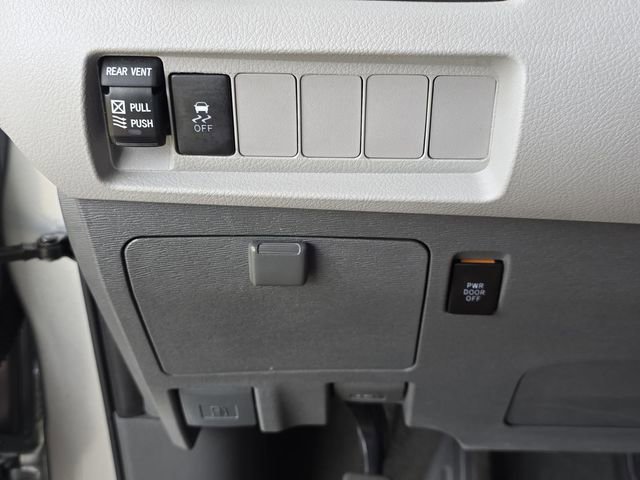 Used 2020 Toyota Sienna XLE image 25