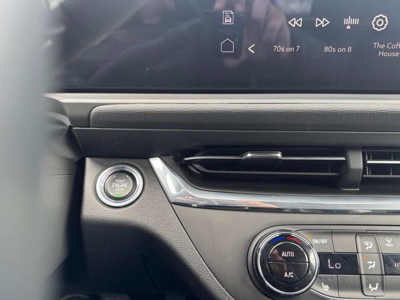 Used 2025 Buick Envista Preferred w/ Convenience I Package image 37