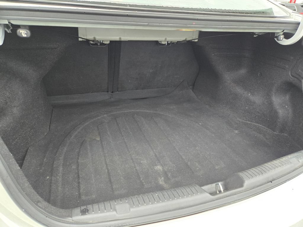 Used 2012 Hyundai Elantra GLS FWD image 17