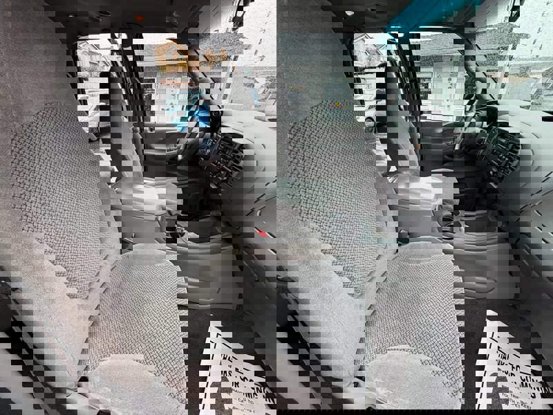 Used 2002 Ford Expedition XLT image 18