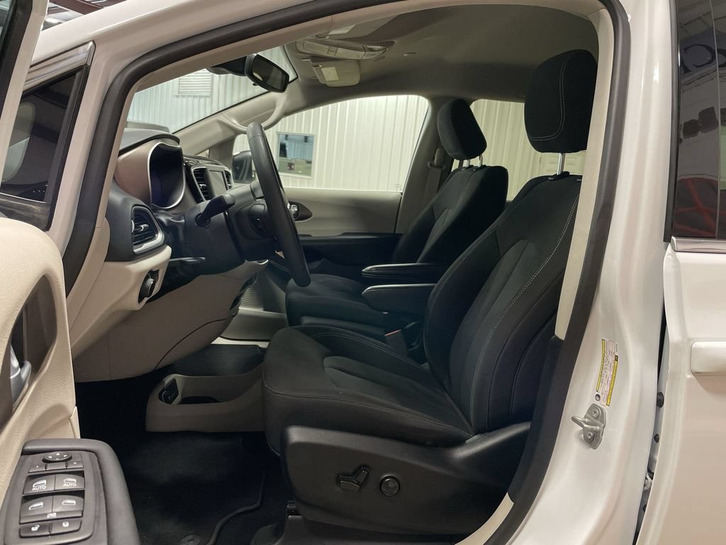 Used 2024 Chrysler Voyager LX FWD image 14