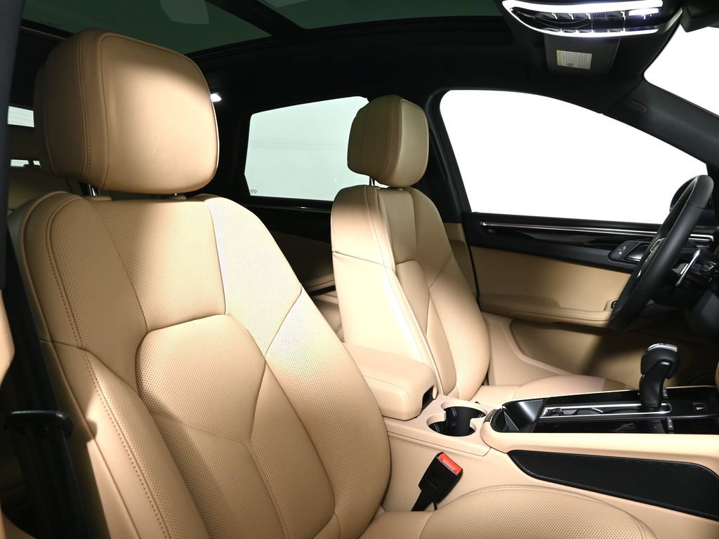 New 2026 Porsche Macan AWD/4WD image 40