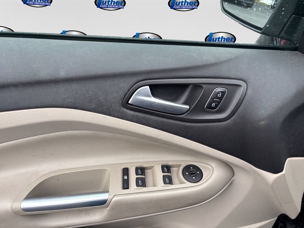Used 2017 Ford Escape SE AWD/4WD image 16