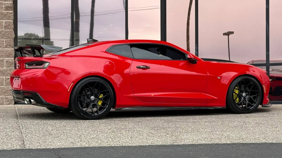 Used 2016 Chevrolet Camaro SS RWD image 13