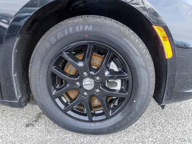 Used 2023 Chrysler Pacifica Touring-L image 8