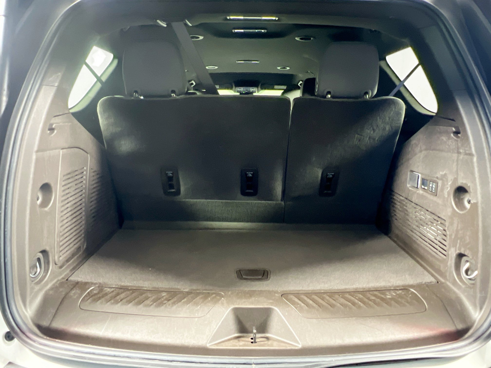 Used 2025 GMC Yukon Elevation RWD image 33