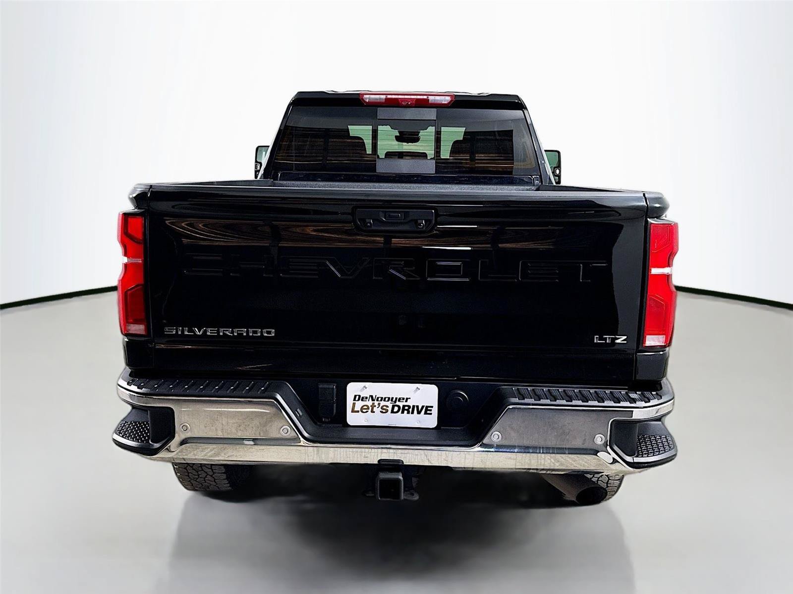Used 2025 Chevrolet Silverado 2500 LTZ w/ LTZ Premium Package AWD/4WD image 8
