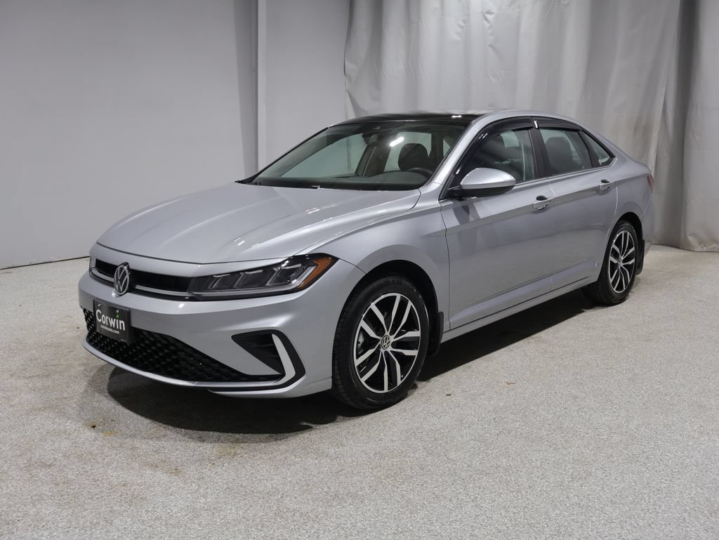 Used 2025 Volkswagen Jetta SE FWD image 5