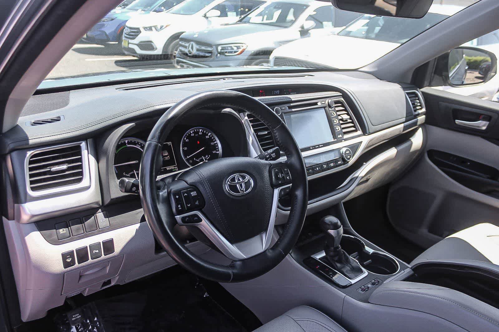 Used 2017 Toyota Highlander Limited AWD/4WD image 22