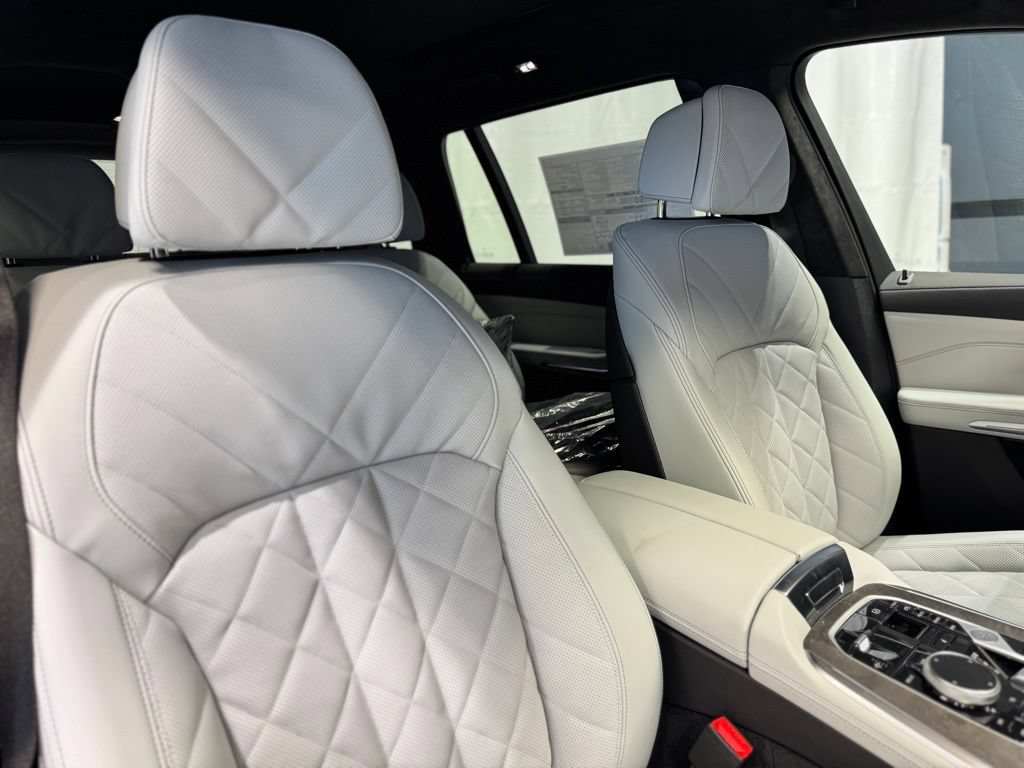 Used 2026 BMW X7 xDrive40i w/ M Sport Package AWD/4WD image 27