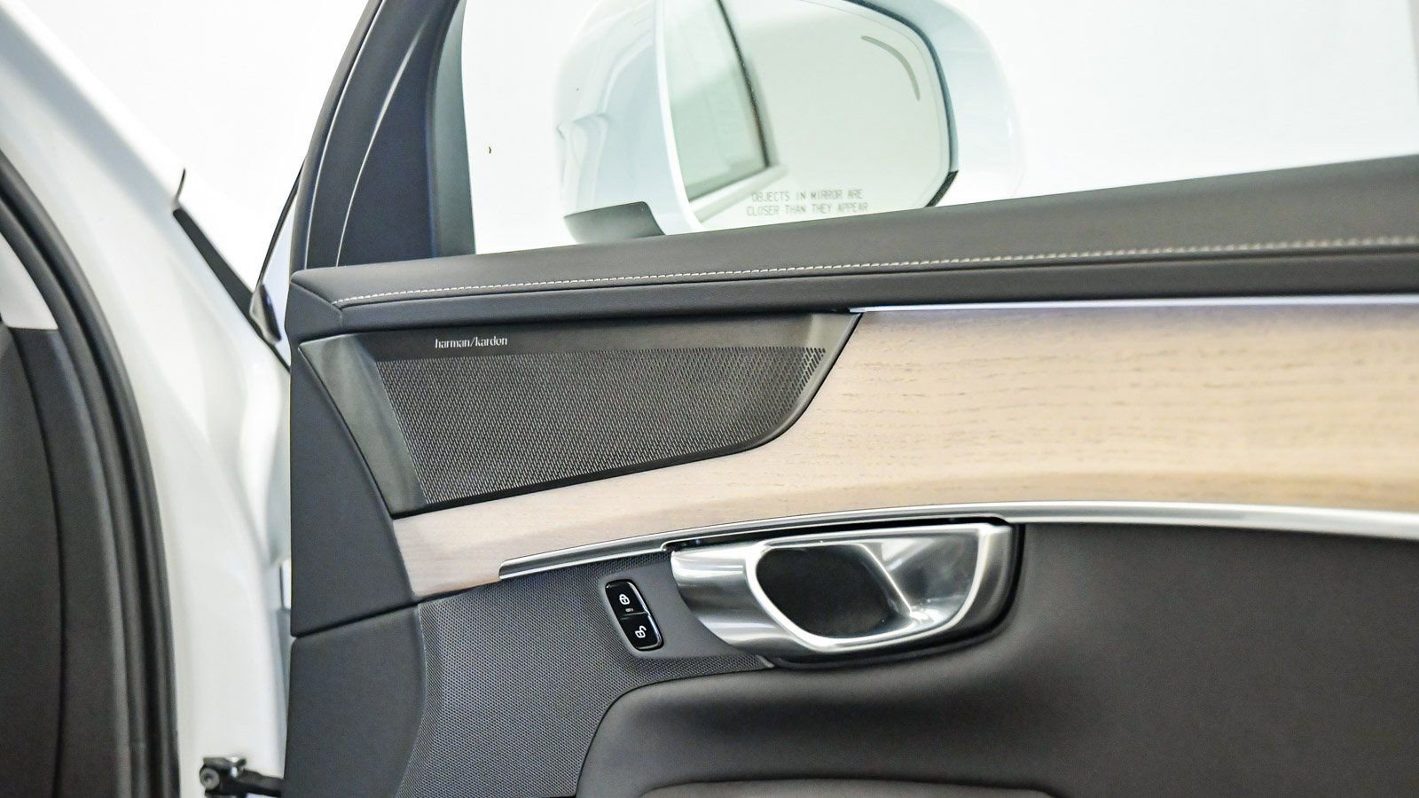 Used 2025 Volvo XC90 T8 Plus w/ Protection Package Premier image 19