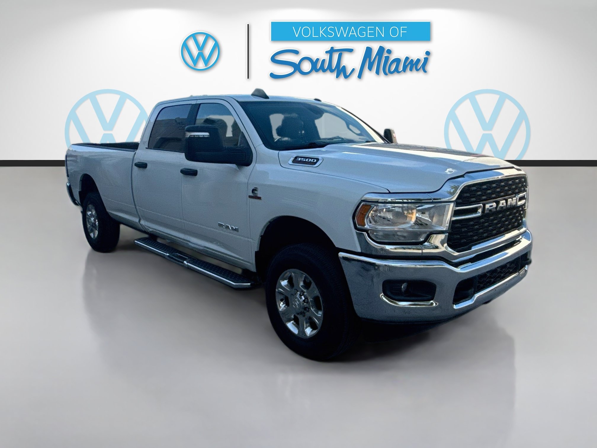 Used 2024 RAM 3500 Big Horn AWD/4WD image 1