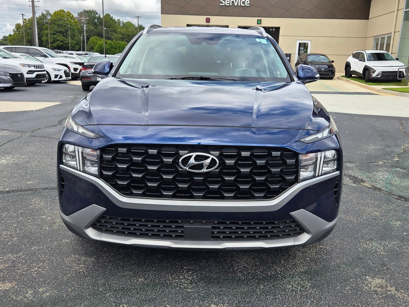 Used 2023 Hyundai Santa Fe SEL FWD image 2