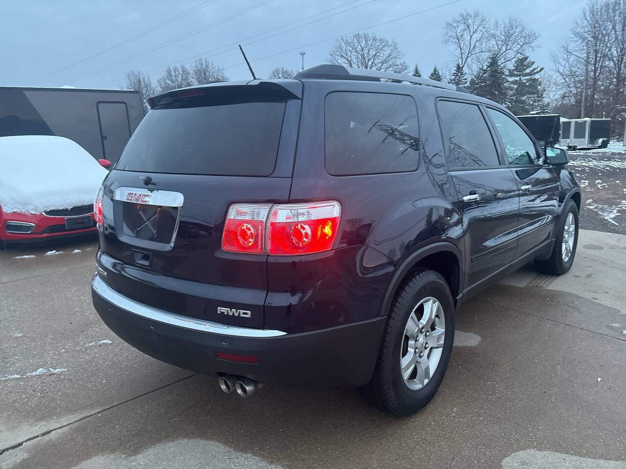 Used 2011 GMC Acadia SLE image 3