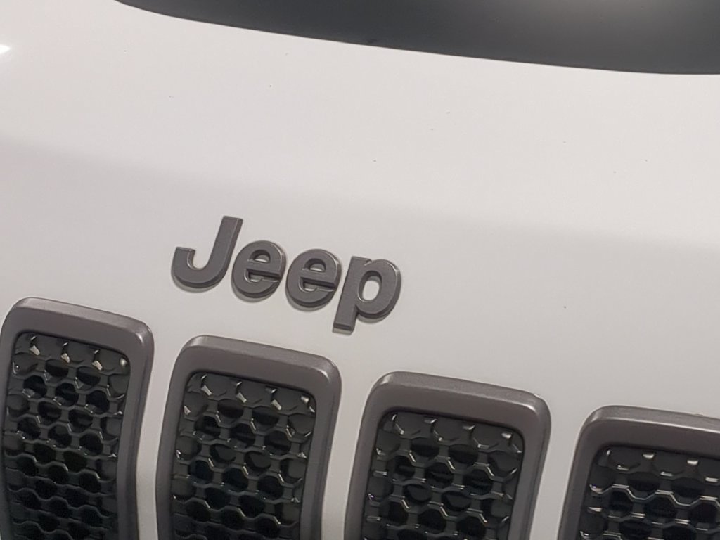 Used 2020 Jeep Cherokee Trailhawk w/ Cold Weather Group AWD/4WD image 15
