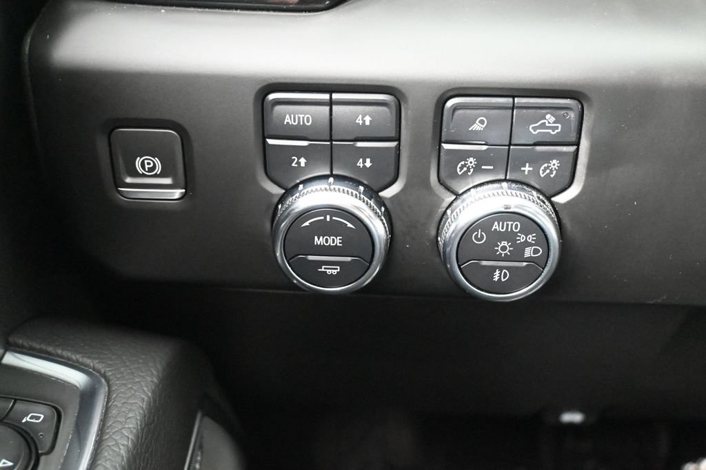 Used 2024 GMC Sierra 1500 Denali w/ Technology Package AWD/4WD image 16