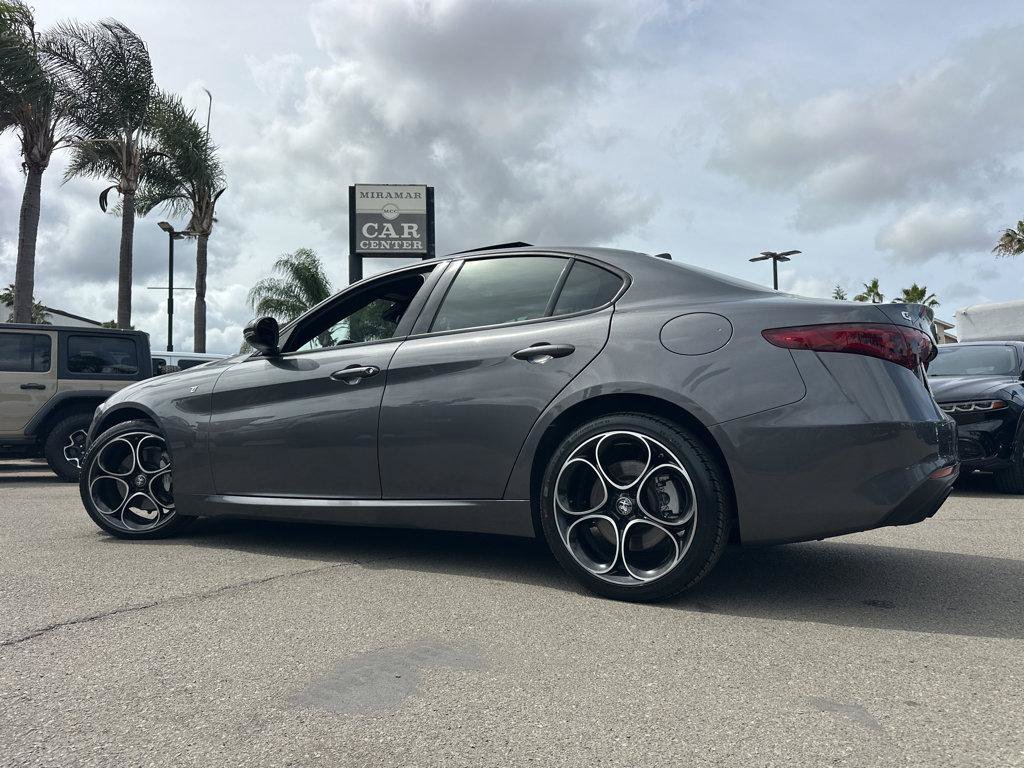 Used 2022 Alfa Romeo Giulia Ti AWD/4WD image 3