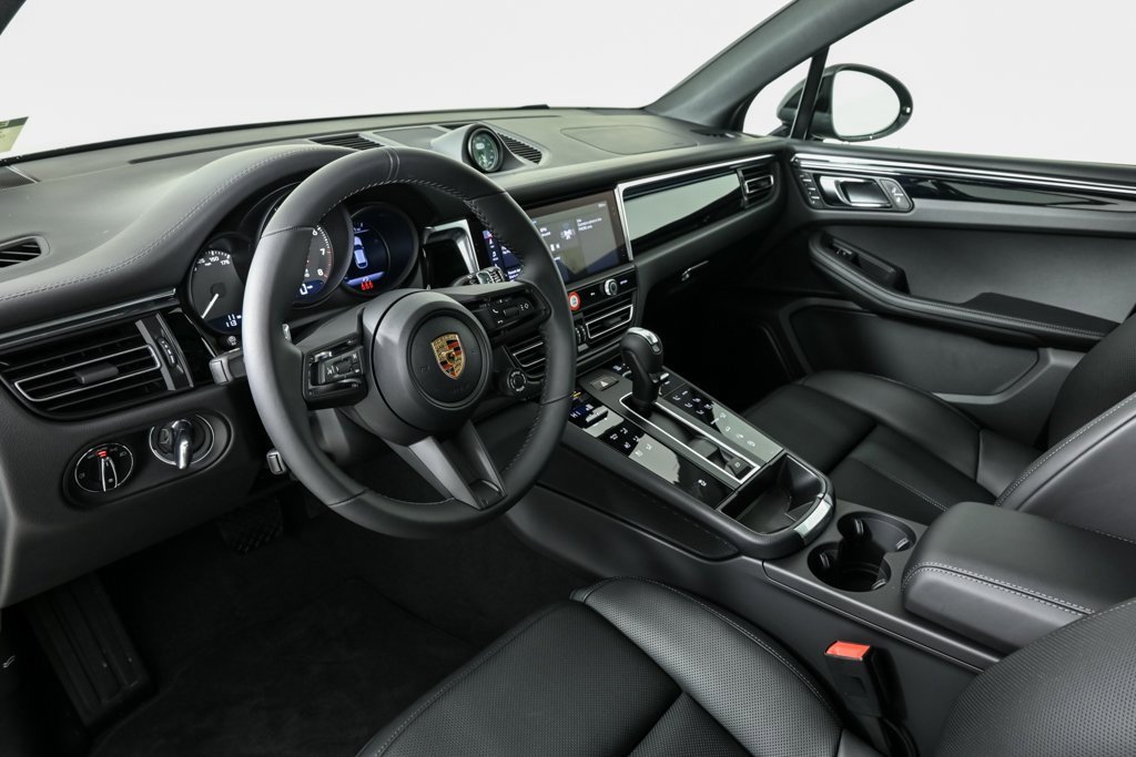 New 2026 Porsche Macan image 4