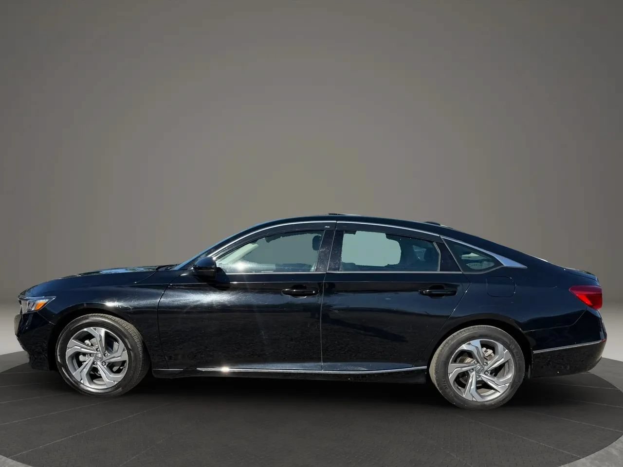 Used 2018 Honda Accord EX-L image 8