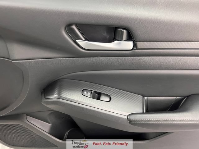 Used 2025 Nissan Altima 2.5 SV FWD image 39