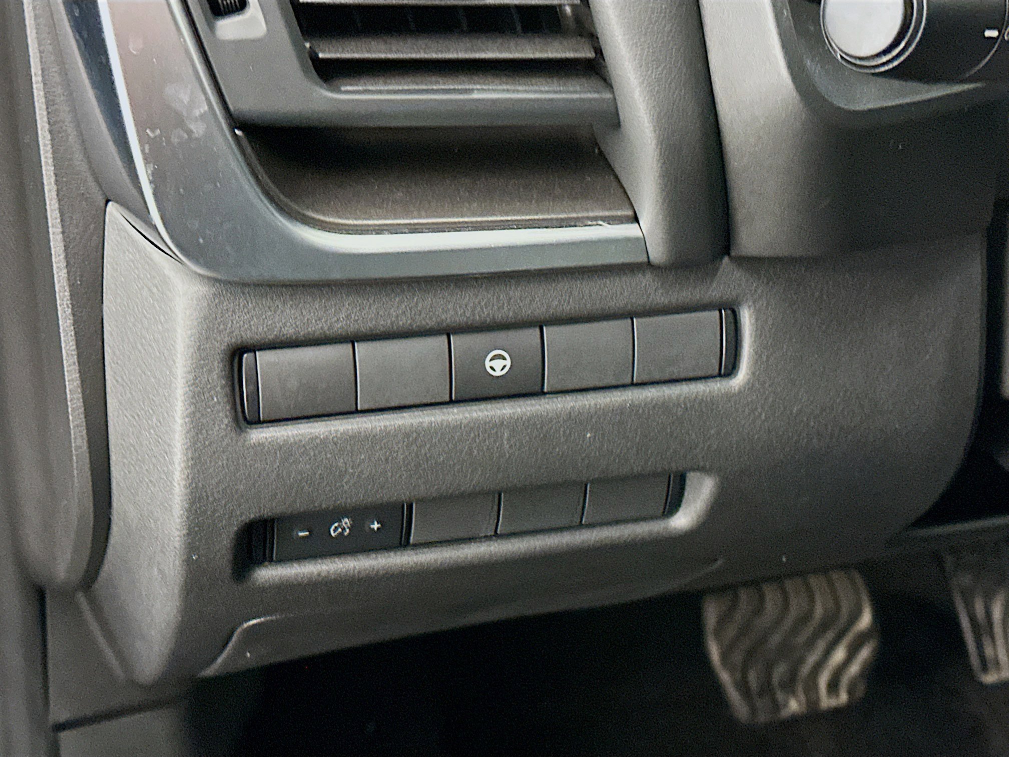 Used 2023 Nissan Rogue SV image 17