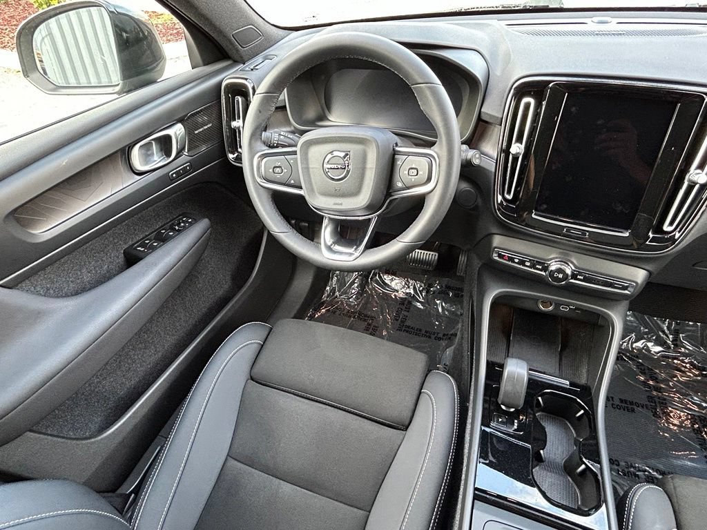 Used 2023 Volvo XC40 Recharge Ultimate AWD/4WD image 9