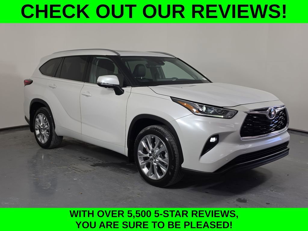 Used 2024 Toyota Highlander Limited FWD image 3
