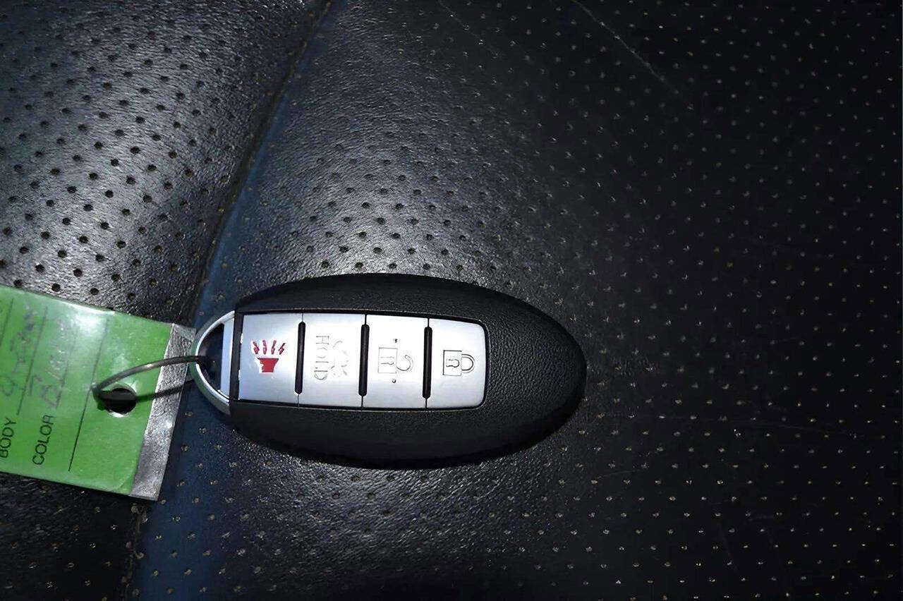 Used 2013 INFINITI G37 Journey w/ Premium Pkg image 27