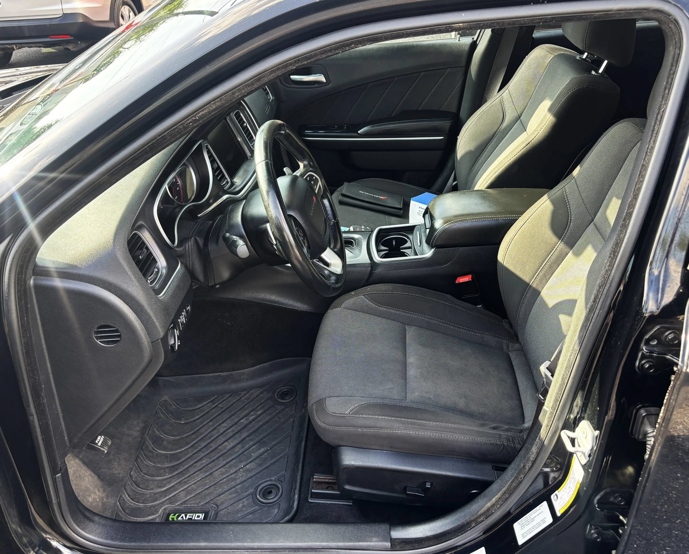 Used 2015 Dodge Charger SXT RWD image 14